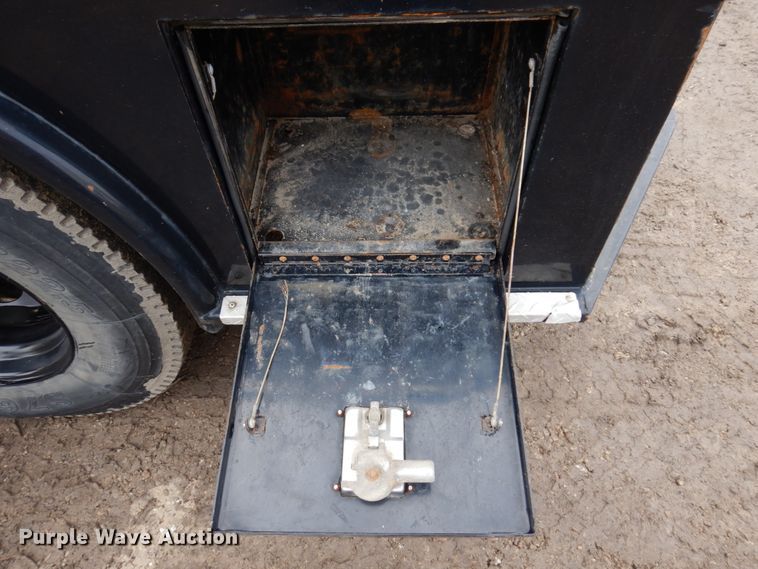 image for item IM9883 2011 Ford F650 Super Duty  flatbed truck