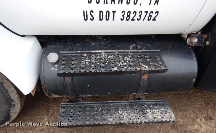 image for item IM9883 2011 Ford F650 Super Duty  flatbed truck