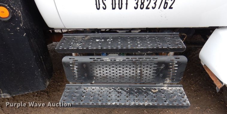 image for item IM9883 2011 Ford F650 Super Duty  flatbed truck