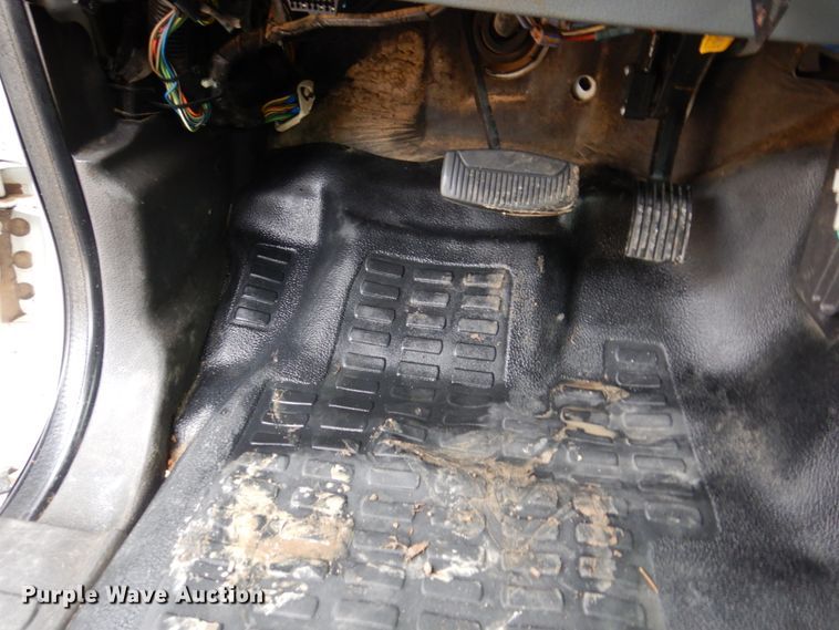 image for item IM9883 2011 Ford F650 Super Duty  flatbed truck