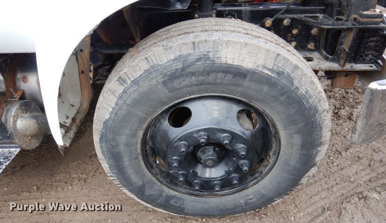 image for item IM9883 2011 Ford F650 Super Duty  flatbed truck