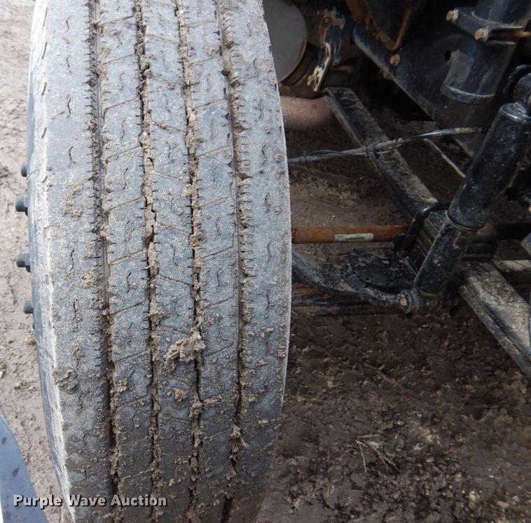 image for item IM9883 2011 Ford F650 Super Duty  flatbed truck