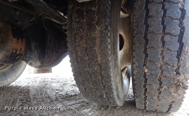 image for item IM9883 2011 Ford F650 Super Duty  flatbed truck