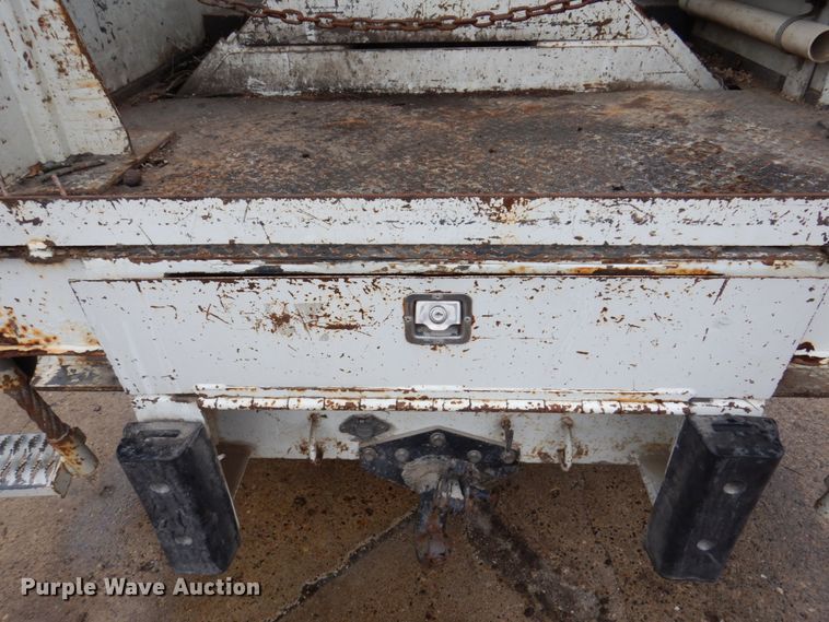 image for item IM9889 2005 International 7400  bucket truck