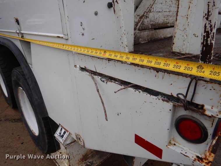 image for item IM9889 2005 International 7400  bucket truck