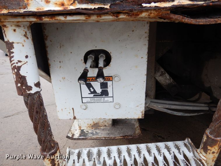 image for item IM9889 2005 International 7400  bucket truck