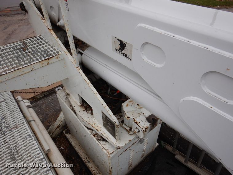 image for item IM9889 2005 International 7400  bucket truck