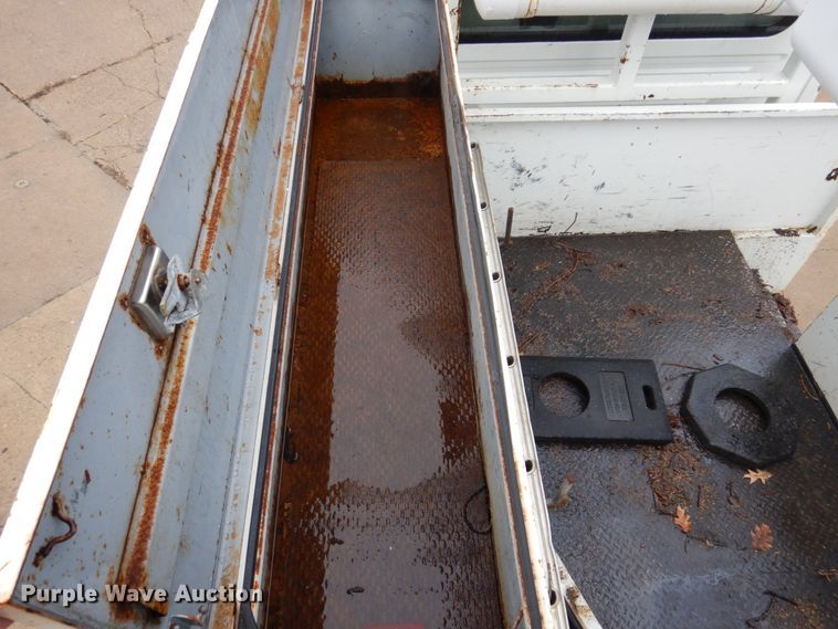 image for item IM9889 2005 International 7400  bucket truck