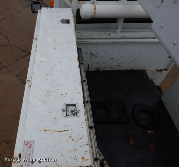 image for item IM9889 2005 International 7400  bucket truck