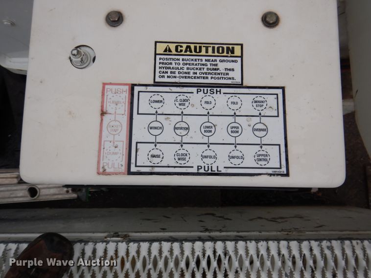 image for item IM9889 2005 International 7400  bucket truck