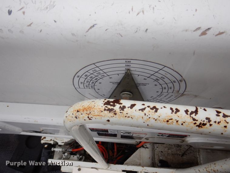 image for item IM9889 2005 International 7400  bucket truck