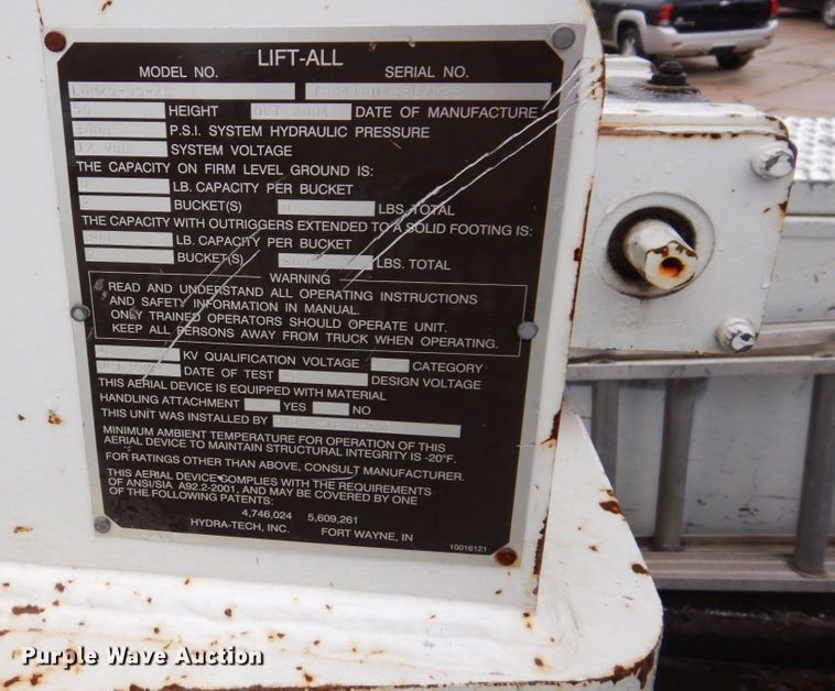 image for item IM9889 2005 International 7400  bucket truck