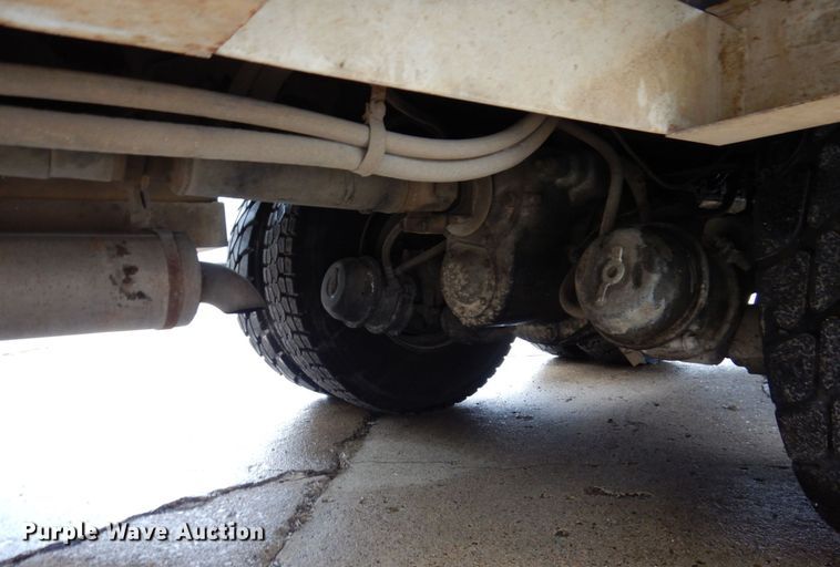 image for item IM9889 2005 International 7400  bucket truck