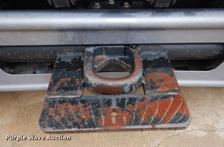 image for item IM9889 2005 International 7400  bucket truck