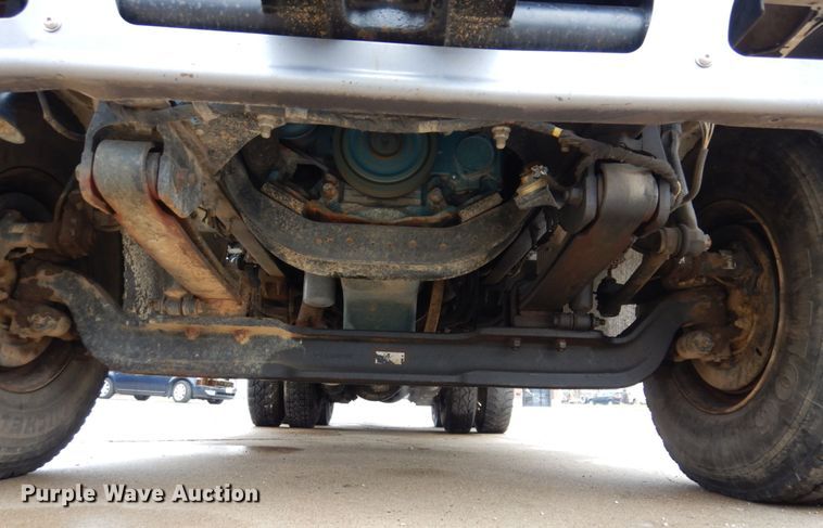 image for item IM9889 2005 International 7400  bucket truck