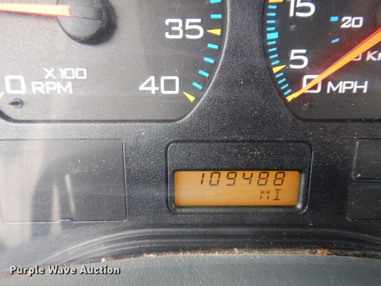 image for item IM9889 2005 International 7400  bucket truck