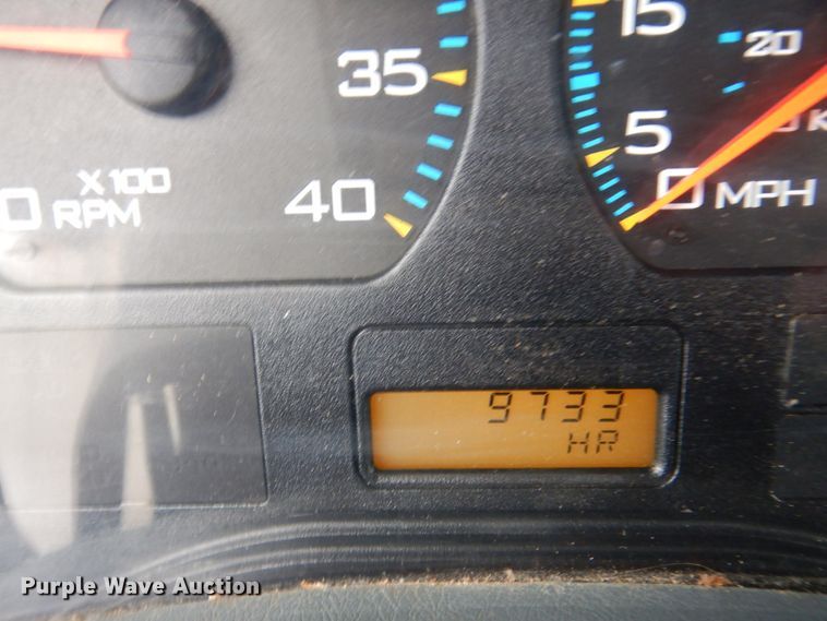 image for item IM9889 2005 International 7400  bucket truck