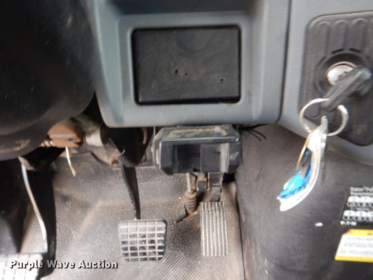 image for item IM9889 2005 International 7400  bucket truck