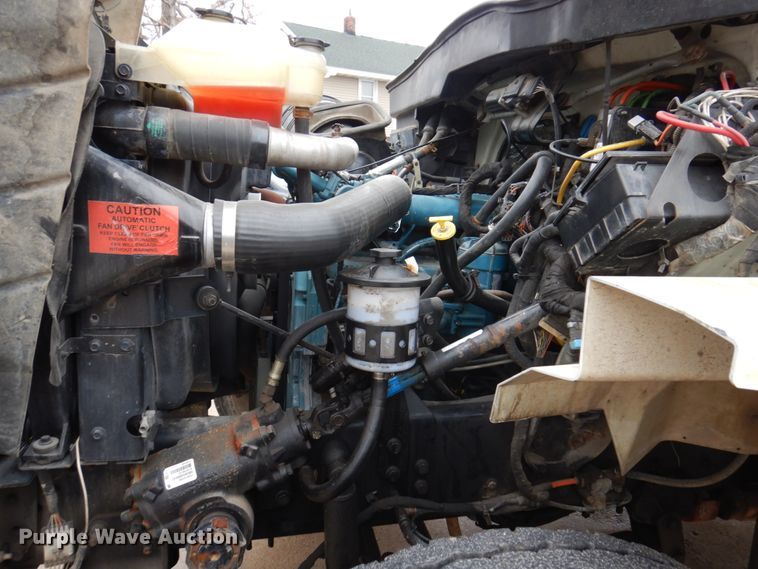 image for item IM9889 2005 International 7400  bucket truck