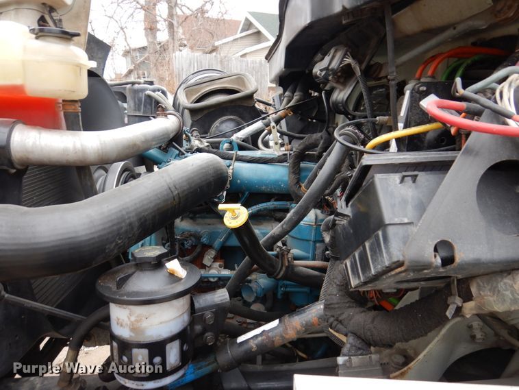 image for item IM9889 2005 International 7400  bucket truck