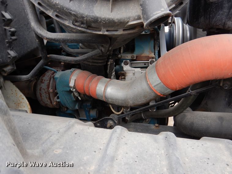 image for item IM9889 2005 International 7400  bucket truck