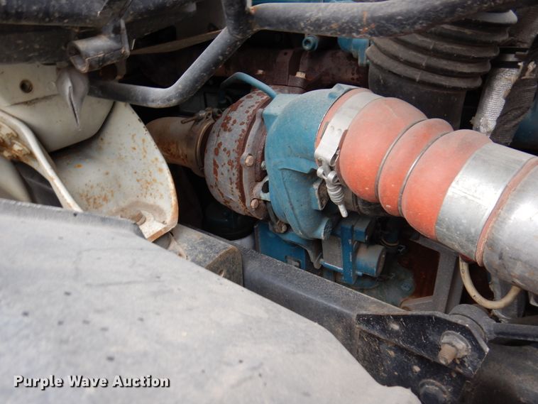 image for item IM9889 2005 International 7400  bucket truck