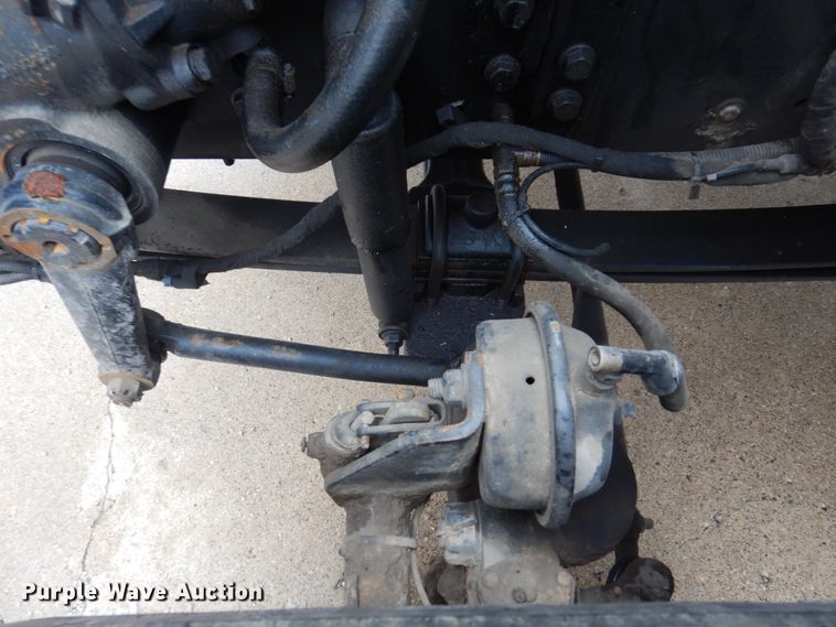 image for item IM9889 2005 International 7400  bucket truck