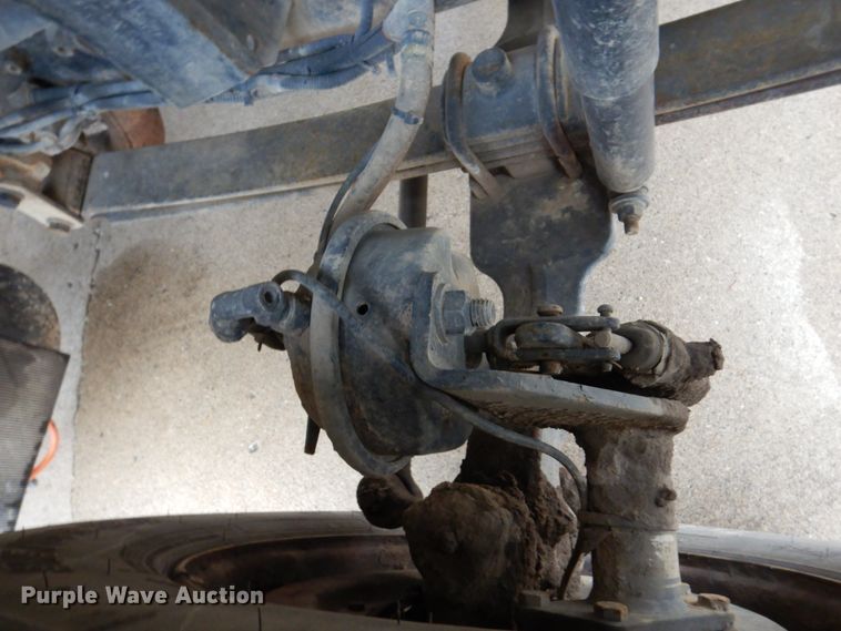 image for item IM9889 2005 International 7400  bucket truck