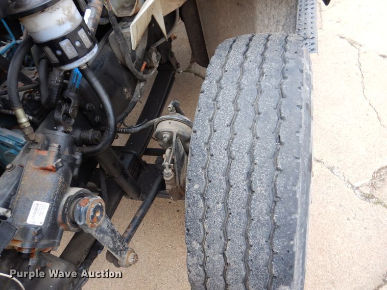 image for item IM9889 2005 International 7400  bucket truck