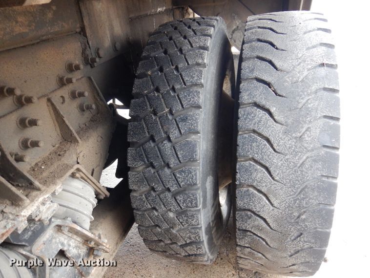 image for item IM9889 2005 International 7400  bucket truck