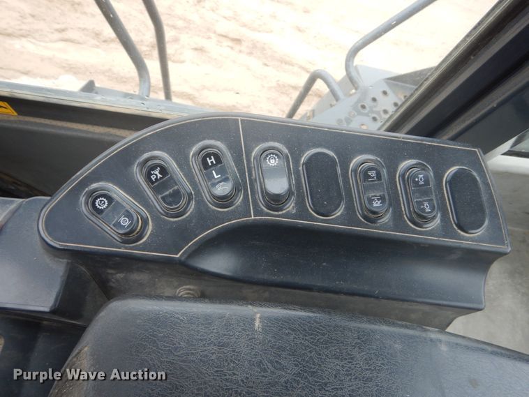 image for item IU9824 2014 Komatsu WA500-7  wheel loader