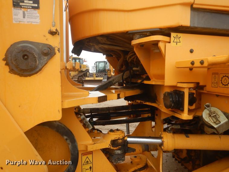 image for item IU9826 2008 Volvo L220F  wheel loader