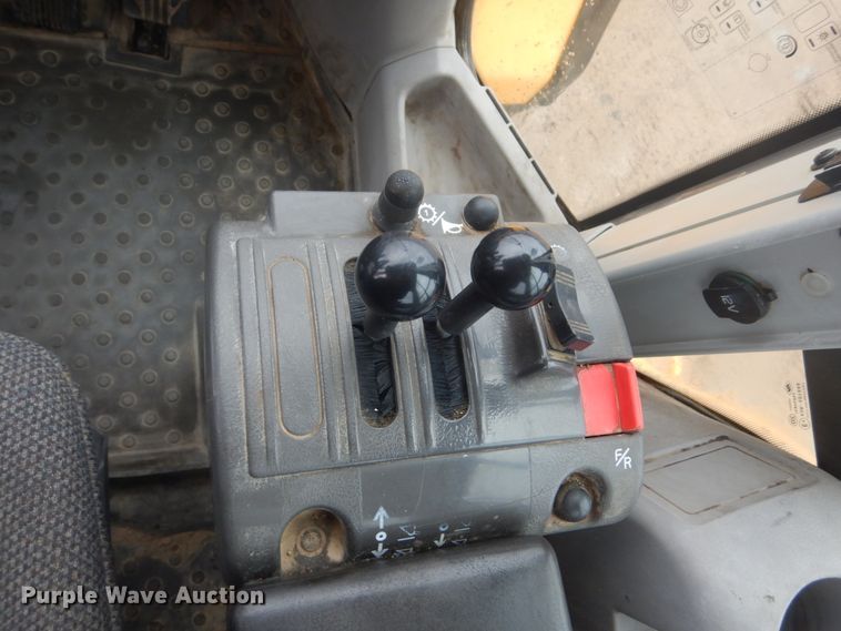 image for item IU9826 2008 Volvo L220F  wheel loader