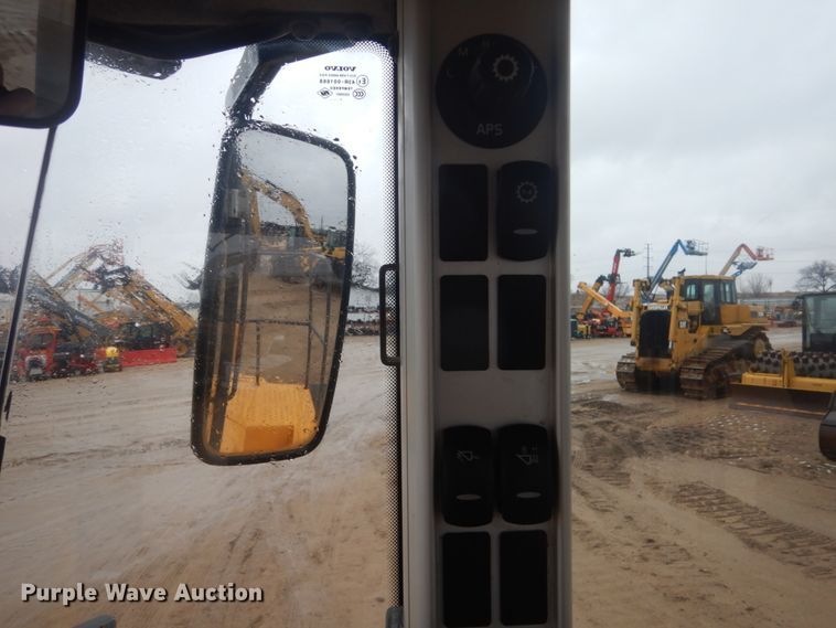 image for item IU9826 2008 Volvo L220F  wheel loader