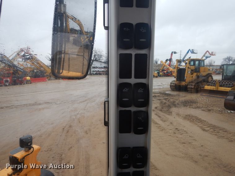 image for item IU9826 2008 Volvo L220F  wheel loader