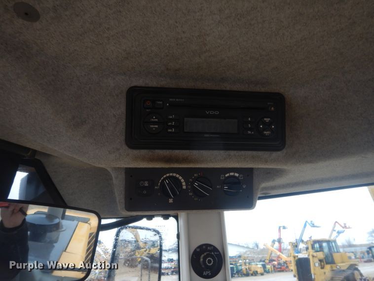 image for item IU9826 2008 Volvo L220F  wheel loader