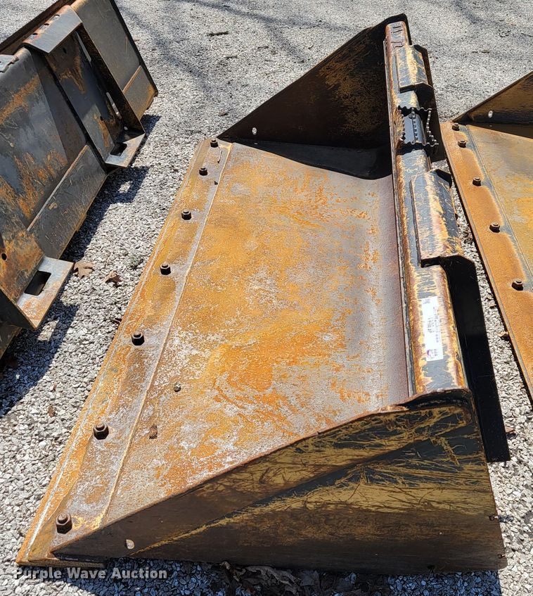 John Deere C72 72" W skid steer bucket in Joplin, MO Item JF9021 sold