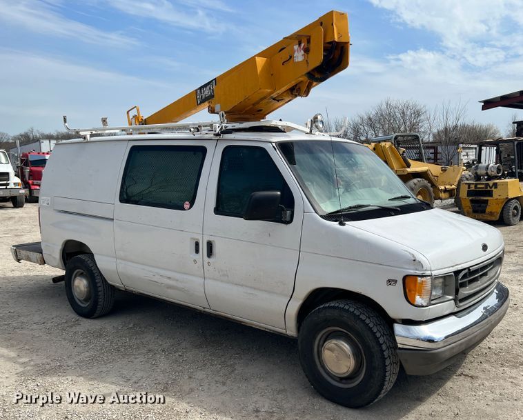 image for item JH9218 2000 Ford E350 Super Duty  van with bucket lift