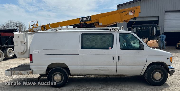 image for item JH9218 2000 Ford E350 Super Duty  van with bucket lift
