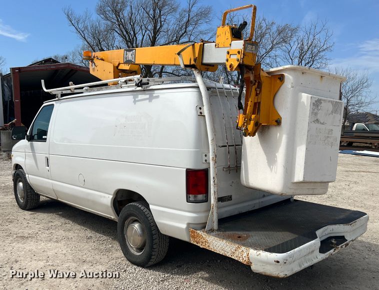 image for item JH9218 2000 Ford E350 Super Duty  van with bucket lift