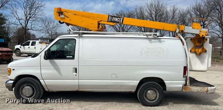 image for item JH9218 2000 Ford E350 Super Duty  van with bucket lift