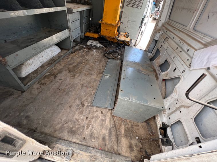 image for item JH9218 2000 Ford E350 Super Duty  van with bucket lift