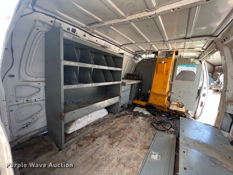 image for item JH9218 2000 Ford E350 Super Duty  van with bucket lift