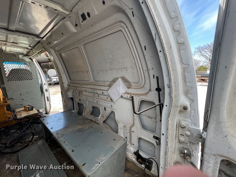 image for item JH9218 2000 Ford E350 Super Duty  van with bucket lift