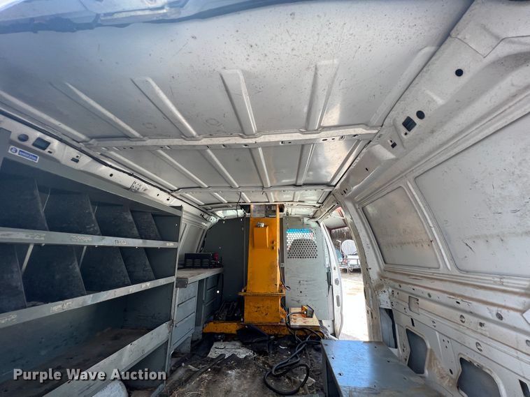 image for item JH9218 2000 Ford E350 Super Duty  van with bucket lift