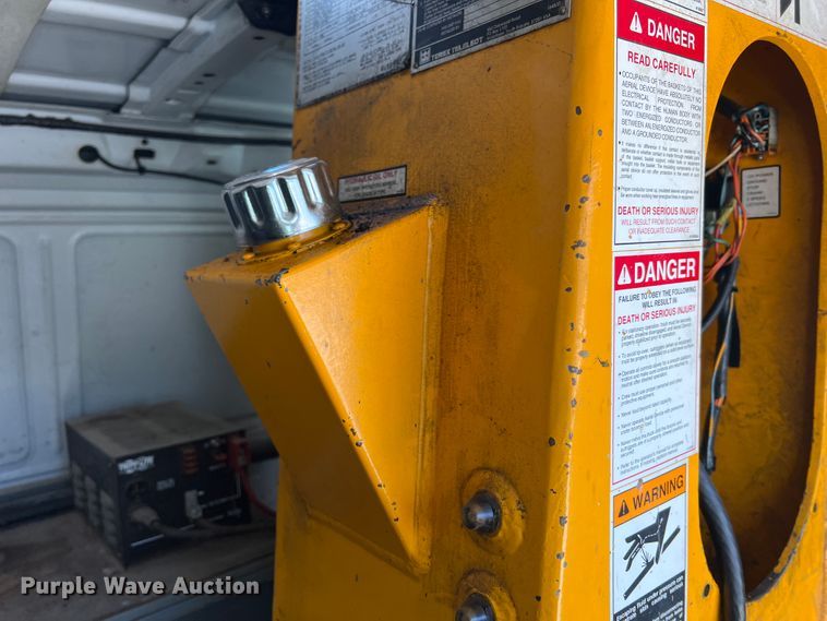 image for item JH9218 2000 Ford E350 Super Duty  van with bucket lift