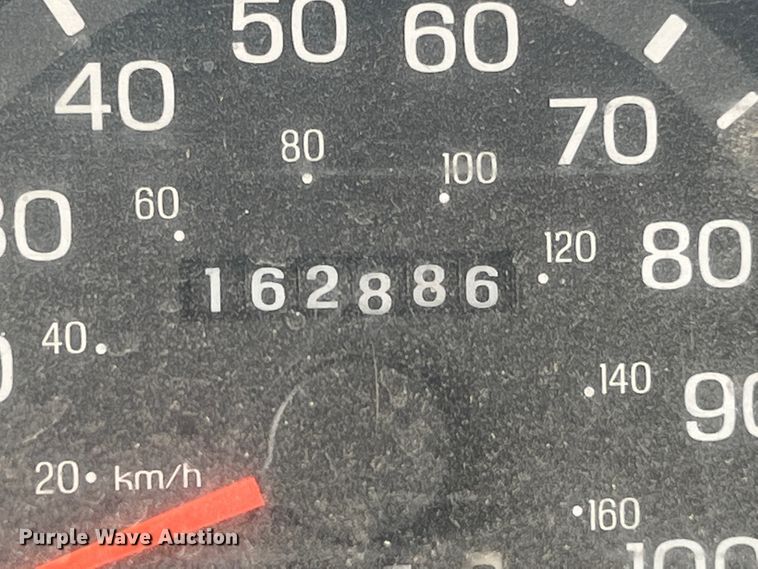 image for item JH9218 2000 Ford E350 Super Duty  van with bucket lift