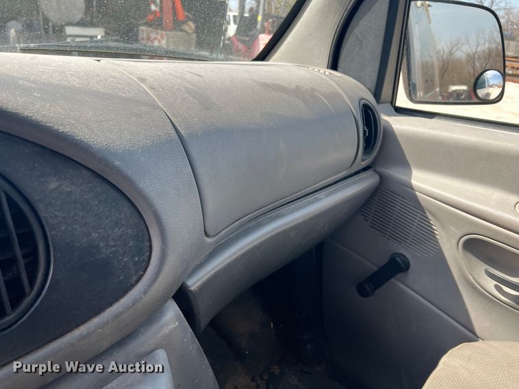 image for item JH9218 2000 Ford E350 Super Duty  van with bucket lift