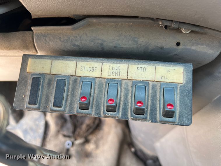 image for item JH9218 2000 Ford E350 Super Duty  van with bucket lift