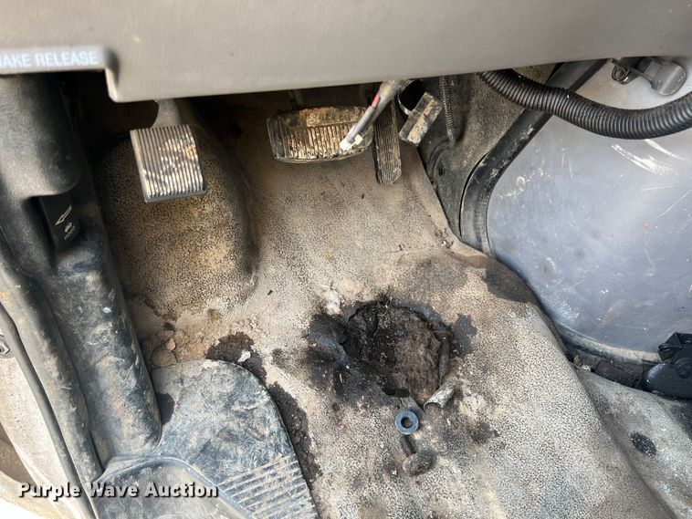 image for item JH9218 2000 Ford E350 Super Duty  van with bucket lift